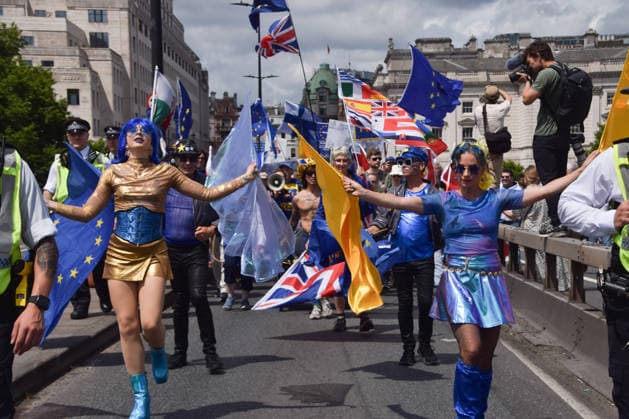 June 20, 2026, London, England, United Kingdom: Protesters pass across Waterloo Bridge during the National Rejoin March, calling on the UK government to rejoin the European Union on the tenth anniversary of the Brexit referendum. London United Kingdom  - ZUMAv130 20260620_zip_v130_032 Copyright: xVukxValcicx