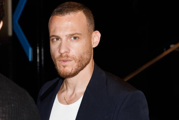 News - Dolce&Gabbana Spring 2027 Men s Collections Show - Celebrities MILAN, ITALY - JUNE 20, 2026: Kerem Bursin leaves the Dolce&amp;Gabbana Men s Spring Summer 2027 collection runway show during the Milan Fashion Week Menswear in Milan, Italy. Photo: Cinzia Camela. Milan Metropol Italy Copyright: xCinziaxCamelax xLiveMediax LPN_2529184