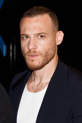 News - Dolce&Gabbana Spring 2027 Men s Collections Show - Celebrities MILAN, ITALY - JUNE 20, 2026: Kerem Bursin leaves the Dolce&amp;Gabbana Men s Spring Summer 2027 collection runway show during the Milan Fashion Week Menswear in Milan, Italy. Photo: Cinzia Camela. Milan Metropol Italy Copyright: xCinziaxCamelax xLiveMediax LPN_2529185