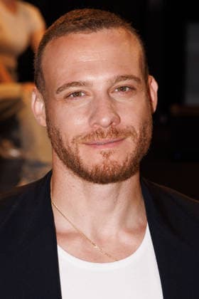 News - Dolce&Gabbana Spring 2027 Men s Collections Show - Celebrities MILAN, ITALY - JUNE 20, 2026: Kerem Bursin leaves the Dolce&amp;Gabbana Men s Spring Summer 2027 collection runway show during the Milan Fashion Week Menswear in Milan, Italy. Photo: Cinzia Camela. Milan Metropol Italy Copyright: xCinziaxCamelax xLiveMediax LPN_2529187