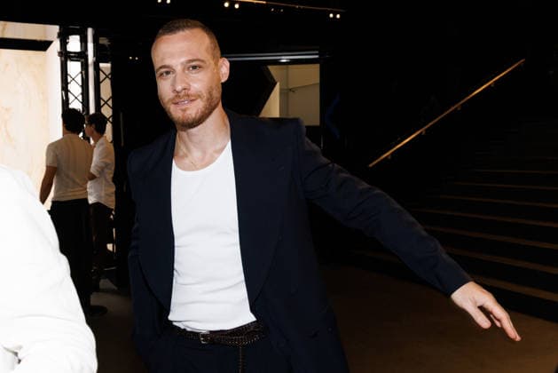 News - Dolce&Gabbana Spring 2027 Men s Collections Show - Celebrities MILAN, ITALY - JUNE 20, 2026: Kerem Bursin leaves the Dolce&amp;Gabbana Men s Spring Summer 2027 collection runway show during the Milan Fashion Week Menswear in Milan, Italy. Photo: Cinzia Camela. Milan Metropol Italy Copyright: xCinziaxCamelax xLiveMediax LPN_2529188