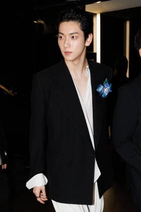 News - Dolce&Gabbana Spring 2027 Men s Collections Show - Celebrities MILAN, ITALY - JUNE 20, 2026: Soobin of Tomorrow X Together and a guest leave the Dolce&amp;Gabbana Men s Spring Summer 2027 collection runway show during the Milan Fashion Week Menswear in Milan, Italy. Photo: Cinzia Camela. Milan Metropol Italy Copyright: xCinziaxCamelax xLiveMediax LPN_2529193