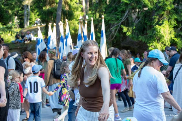 June 19, 2026, Helsinki, Uusimaa, Finland: HELSINKI, FINLAND Ã¢â‚¬ June 19, 2026: Visitors gather to celebrate the annual Seurasaari Midsummer Bonfires (Juhannusvalkeat) at Seurasaari Open-Air Museum in Helsinki, Finland. Families, friends and tourists enjoy the festive atmosphere, traditional Finnish music, folk dancing and cultural performances during one of Finland s most cherished celebrations marking the summer solstice. Helsinki Finland - ZUMAt172 20260619_zip_t172_040 Copyright: xJosexTabaresx