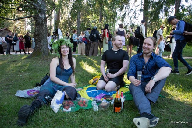 June 19, 2026, Helsinki, Uusimaa, Finland: HELSINKI, FINLAND Ã¢â‚¬ June 19, 2026: Visitors gather to celebrate the annual Seurasaari Midsummer Bonfires (Juhannusvalkeat) at Seurasaari Open-Air Museum in Helsinki, Finland. Families, friends and tourists enjoy the festive atmosphere, traditional Finnish music, folk dancing and cultural performances during one of Finland s most cherished celebrations marking the summer solstice. Helsinki Finland - ZUMAt172 20260619_zip_t172_046 Copyright: xJosexTabaresx