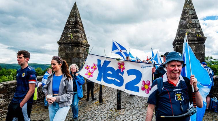 UK: Independence March at Old Stirling Bridge in Stirling, Scotland on 20th June 2026 Saturday 20th June 2026 Independence supporters march from Stirling Bridge to the site of the Battle of Bannockburn. Copyright: xAndrewxWilsonx
