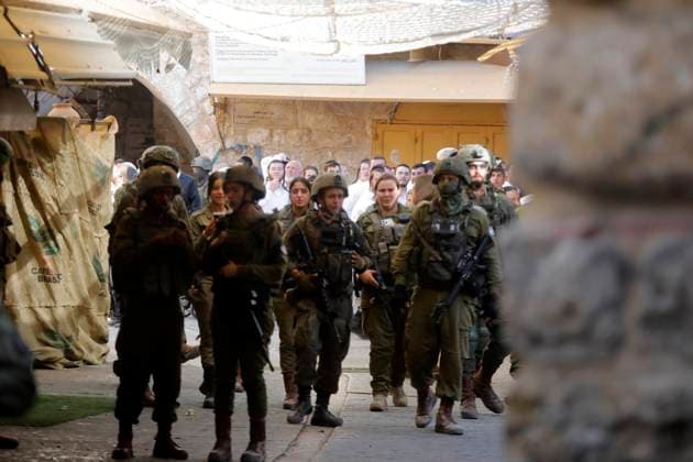 Israeli Soldiers Guard Settlers Tour in Hebron Israeli soldiers keep watch during a weekly Israeli settlers tour in Hebron, in the Israeli-occupied West Bank, June 20, 2026. Photo by Mamoun Wazwaz apaimages Hebron West Bank Palestinian Territory 200626_Hebron_MW_00(4) Copyright: xapaimagesxMamounxWazwazx xapaimagesx