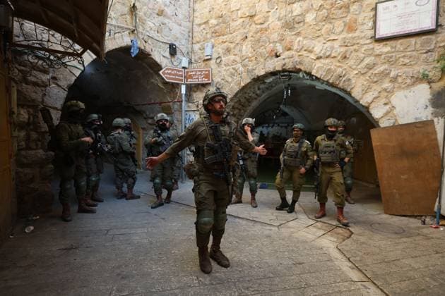 Israeli Soldiers Obstruct Journalists Covering Settler Tour in Hebron HEBRON, WEST BANK JUNE 20, 2026: Israeli soldiers obstruct journalists and activists documenting a tour by Israeli settlers in the Old City of Hebron. The tour took place under the protection of Israeli forces amid heightened security measures and restrictions in the area. Hebron Palestine, State of Copyright: x xMosabxshawerx xJNAxPressx
