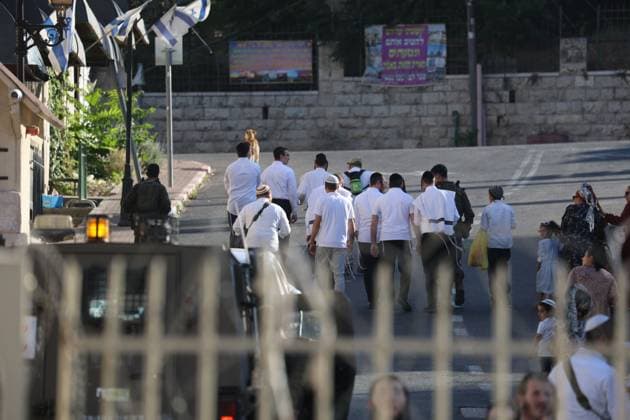 Israeli Soldiers Obstruct Journalists Covering Settler Tour in Hebron HEBRON, WEST BANK JUNE 20, 2026: Israeli soldiers obstruct journalists and activists documenting a tour by Israeli settlers in the Old City of Hebron. The tour took place under the protection of Israeli forces amid heightened security measures and restrictions in the area. Hebron Palestine, State of Copyright: x xMosabxshawerx xJNAxPressx