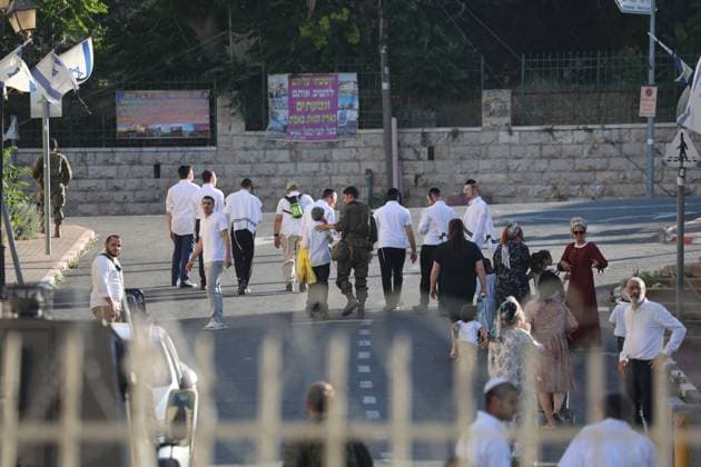 Israeli Soldiers Obstruct Journalists Covering Settler Tour in Hebron HEBRON, WEST BANK JUNE 20, 2026: Israeli soldiers obstruct journalists and activists documenting a tour by Israeli settlers in the Old City of Hebron. The tour took place under the protection of Israeli forces amid heightened security measures and restrictions in the area. Hebron Palestine, State of Copyright: x xMosabxshawerx xJNAxPressx