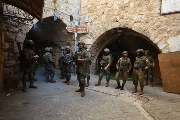Israeli Soldiers Obstruct Journalists Covering Settler Tour in Hebron HEBRON, WEST BANK JUNE 20, 2026: Israeli soldiers obstruct journalists and activists documenting a tour by Israeli settlers in the Old City of Hebron. The tour took place under the protection of Israeli forces amid heightened security measures and restrictions in the area. Hebron Palestine, State of Copyright: x xMosabxshawerx xJNAxPressx