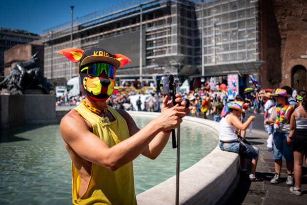 June 20, 2026, Rome, Rm, Italy: Tens of thousands of people take part in the 32nd edition of the Pride Parade in the streets of Rome. Rome Italy - ZUMAg256 20260620_znp_g256_040 Copyright: xMarcoxDixGianvitox