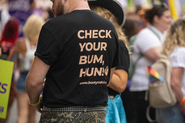 June 20, 2026, Essex, United Kingdom: A man wears a t-shirt reading Check Your Bum, Hun! with a health awareness message during the Essex Pride. Essex Pride is a celebration of lesbian, gay, bisexual and transgender life in Essex and beyond, led by Cheryl Hole, also known as Cheryl the Queen. Essex United Kingdom - ZUMAs197 20260620_aaa_s197_096 Copyright: xIanxDavidsonx