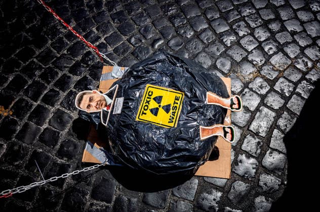Rome Pride Parade 2026 ROME, ITALY - JUNE 20: A photo of Roberto Vannacci next to a garbage bag with the words Toxic Waste written on it during the 32st edition of the Pride Parade in support of LGBTQ rights on June 20 2026 in Rome, Italy. Rome Italy Copyright: xStefanoxMontesix