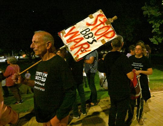 A man holds a placard reading Stop BB s War! at a protest against Israeli Prime Minister Benjamin Netanyahu in Jerusalem on Saturday, June 20, 2026. U.S. President Donald Trump has called on Prime Minister Netanyahu to stop the military strikes in Lebanon.  JER2026062015 DEBBIExHILL