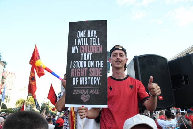 Protests in Albania against Zvernec tourism project enter 21st day TIRANA, ALBANIA - JUNE 20: Protests continue for the 21st consecutive day in the Albanian capital, Tirana, against a planned tourism project in the Zvernec region of Vlora, on June 20, 2026. A large crowd gathered for today s demonstration under the slogan Albania is not for sale, which also saw a heavy turnout from the Albanian diaspora arriving from various countries. Olsi Shehu Anadolu Tirana Albania. Editorial use only. Please get in touch for any other usage.  Copyright: x2026xAnadoluxOlsixShehux