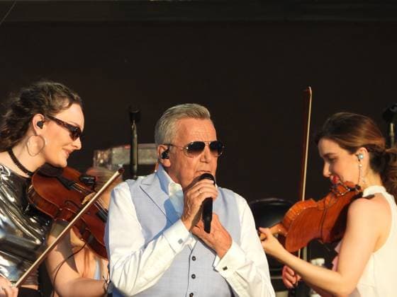 20.06.2026 xkhx Kassel, Kassel, Die Open Airs! Sommer 2026, Konzert Schlagerlegende Roland Kaiser vor der Kulisse des Fridericianums rockt die Bühne - *** June 20, 2026 xkhx Kassel, Kassel, Summer 2026 Open-Air Concerts KH