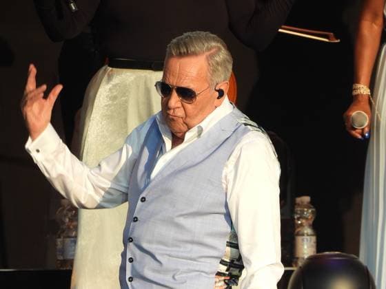20.06.2026 xkhx Kassel, Kassel, Die Open Airs! Sommer 2026, Konzert Schlagerlegende Roland Kaiser vor der Kulisse des Fridericianums rockt die Bühne - *** June 20, 2026 xkhx Kassel, Kassel, Summer 2026 Open-Air Concerts KH