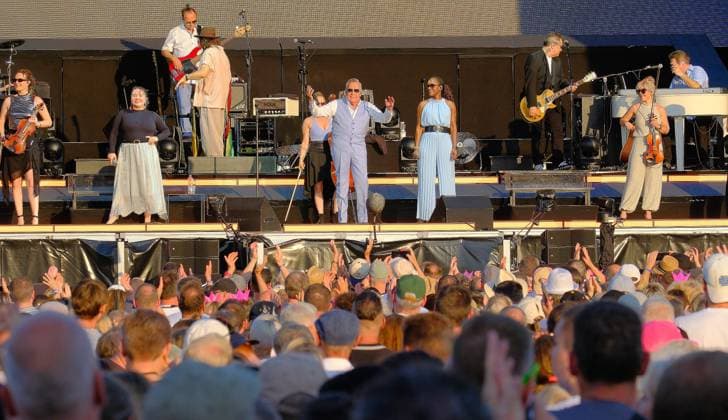 20.06.2026 xkhx Kassel, Kassel, Die Open Airs! Sommer 2026, Konzert Schlagerlegende Roland Kaiser vor der Kulisse des Fridericianums rockt die Bühne - *** June 20, 2026 xkhx Kassel, Kassel, Summer 2026 Open-Air Concerts KH