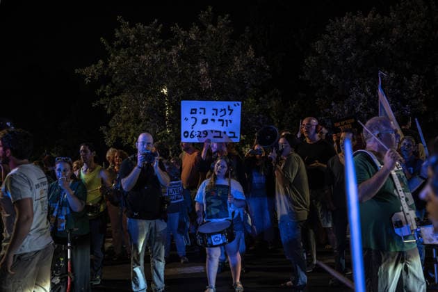 Protest held in Jerusalem against the Israeli government JERUSALEM - JUNE 20: Demonstrators march and chant slogans during a protest against the Israeli government led by Prime Minister Benjamin Netanyahu in Jerusalem, on June 20, 2026. Protesters condemned Israel’s military attacks on Lebanon and the Gaza Strip and called for an end to the ongoing operations. Mostafa Alkharouf Anadolu Jerusalem Israel. Editorial use only. Please get in touch for any other usage.  Copyright: x2026xAnadoluxMostafaxAlkharoufx