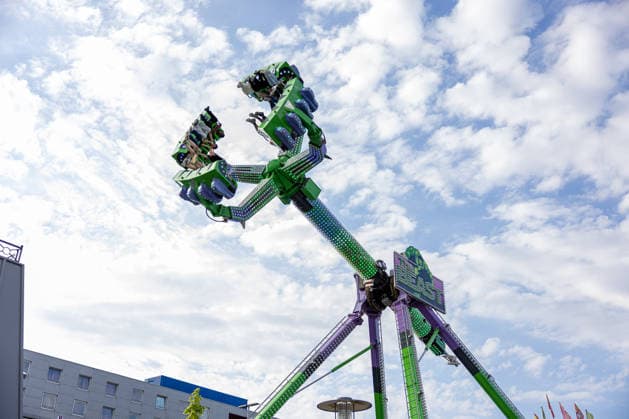 20.06.2026 Kieler Woche 2026 Eindrücke und Szenen vom Eröffnungstag Jahrmarkt an der Hörn, Fahrgeschäft The Beast Kiel Innenstadt Schleswig Holstein Deutschland *** June 20, 2026 Kiel Week 2026