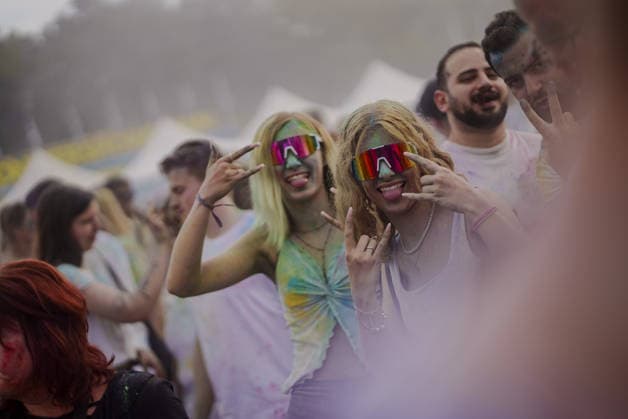 Festival-goers celebrate Holi-inspired event in Berlin BERLIN, GERMANY - JUNE 20: Visitors throw colorful powder into the air during a Holi-inspired festival in Berlin, capital of Germany, on June 20, 2026. Accompanied by music and live performances, participants celebrate the spirit of unity, joy and togetherness associated with the traditional Indian festival. Ilkin Eskipehlivan Anadolu Berlin Germany. Editorial use only. Please get in touch for any other usage.  Copyright: x2026xAnadoluxIlkinxEskipehlivanx