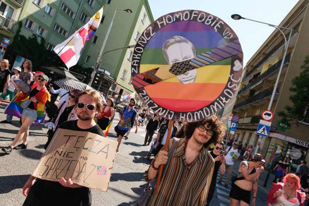 June 20, 2026, Warsaw, Masovian Voivodeship, Poland: A person marches with a sign featuring a rainbow flag and the crossed out face of far-right politician Krzysztof Bosak with the words end homophobia, start homo-love during Warsaw s first ever radical Pride parade. Called Equality Parade - Queer Liberation March in Polish, the grassroots march was organized by a collective of radical LGBTQ+ activists as an anti-capitalist alternative to Warsaw s traditional Pride parade, which has recently become dominated by corporate sponsors. The person on the left holds a sign that reads the rainbow is not for sale. Warsaw Poland - ZUMAk204 20260620_zip_k204_029 Copyright: xRomanxKozielx
