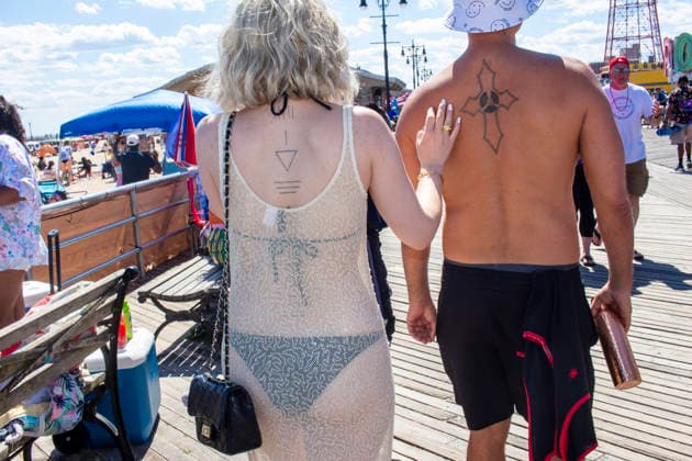 June 20, 2026, Brooklyn, New York, USA: Since 1983, the Mermaid Parade pays tribute to a century of Coney Island creativity. Brooklyn USA - ZUMAm57_ 20260620_zaf_m57_007 Copyright: xJohnxMarshallxMantelx