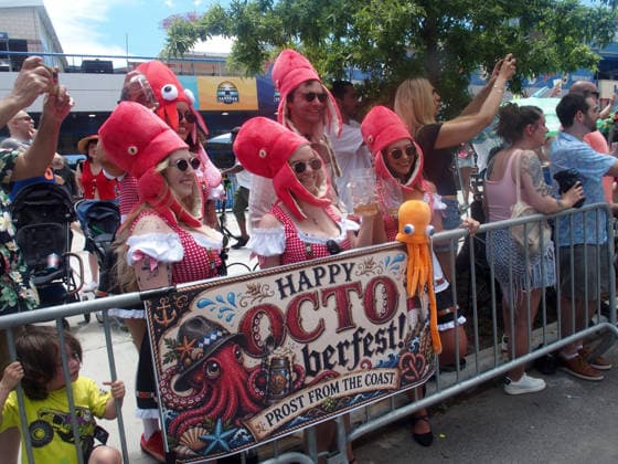June 20, 2026, Brooklyn, New York, United States: Brooklyn, New York June 20,.2026..The Mermaid Parade is the nation s largest art parade, and one of New York City s greatest summer events. Brooklyn United States - ZUMAc308 20260620_znp_c308_030 Copyright: xSamanthaxCotlerx