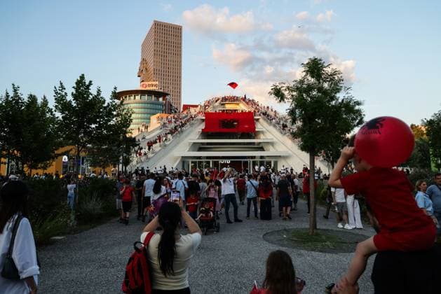 Thousands Gather in Tirana for Day 21 of Anti-Kushner Protests TIRANA, ALBANIA JUNE 20, 2026: Thousands of demonstrators gather in central Tirana during the twenty-first consecutive day of protests against a proposed luxury tourism development project linked to Jared Kushner. The rally drew one of the largest crowds since the movement began in late May, including members of the Albanian diaspora who traveled from across Europe and beyond to take part. Protesters marched through the capital carrying banners, placards, and Albanian flags while calling for the cancellation of the project and expressing concerns over its potential environmental impact on protected coastal areas. Tirana Albania Copyright: x xVlasovxSulajx xJNAxPressx