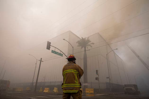 June 20, 2026, Los Angeles, California, USA: Fire crews work a warehouse fire in the Boyle Heights section of Los Angeles on Saturday , June 20, 2026. Mayor Los Angeles Mayor Karen Bass today issued a declaration of local emergency to mobilize additional resources for the city in the days ahead to address a large fire at a cold storage facility in Boyle Heights. Los Angeles USA - ZUMAc68_ 20260620_zaf_c68_001 Copyright: xRingoxChiux