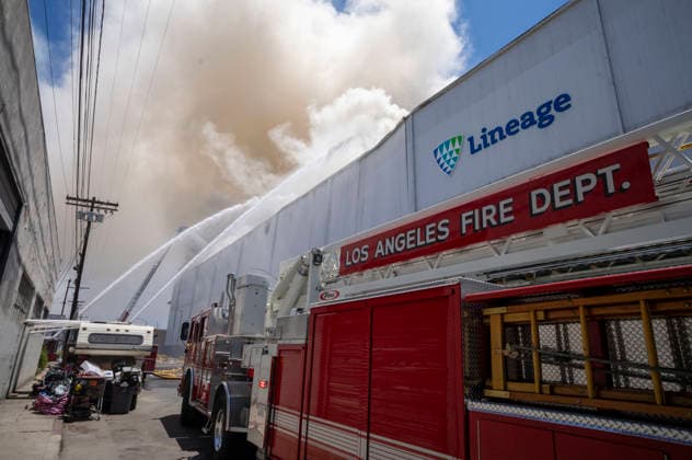 June 20, 2026, Los Angeles, California, USA: Fire crews work a warehouse fire in the Boyle Heights section of Los Angeles on Saturday , June 20, 2026. Mayor Los Angeles Mayor Karen Bass today issued a declaration of local emergency to mobilize additional resources for the city in the days ahead to address a large fire at a cold storage facility in Boyle Heights. Los Angeles USA - ZUMAc68_ 20260620_zaf_c68_005 Copyright: xRingoxChiux