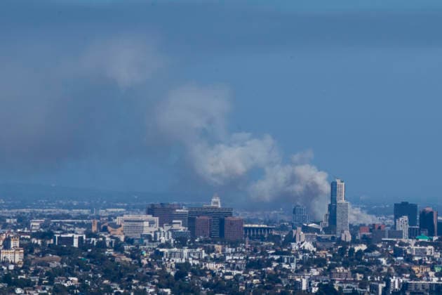 June 20, 2026, Los Angeles, California, USA: An view of a warehouse fire in the Boyle Heights section of Los Angeles on Saturday , June 20, 2026. Mayor Los Angeles Mayor Karen Bass today issued a declaration of local emergency to mobilize additional resources for the city in the days ahead to address a large fire at a cold storage facility in Boyle Heights. Los Angeles USA - ZUMAc68_ 20260620_zaf_c68_024 Copyright: xRingoxChiux