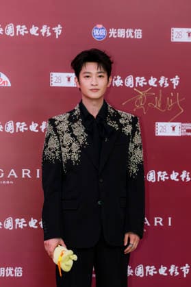 SHANGHAI, CHINA - JUNE 20: Actor Shi Pengyuan arrives at the red carpet of the closing ceremony for the 28th Shanghai International Film Festival on June 20, 2026 in Shanghai, China.  Copyright: xVCGx 111649386727