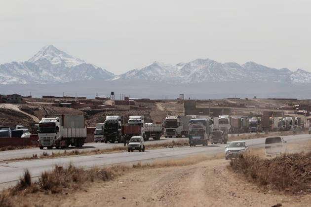 Bolivian president declares state of emergency amid blockade crisis EL ALTO, BOLIVIA - JUNE 20: A long line of trucks begins to move forward after being stranded for several days on the highway that was cleared by police and military after Bolivian President Rodrigo Paz declared a state of emergency following 50 days of blockades, in El Alto, Bolivia, on June 20, 2026. Jorge Mateo Romay Salinas Anadolu La Paz Bolivia. Editorial use only. Please get in touch for any other usage.  Copyright: x2026xAnadoluxJorgexMateoxRomayxSalinasx
