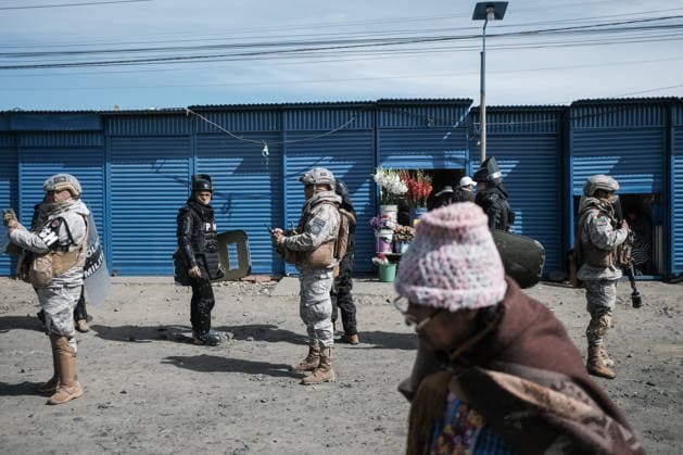 Bolivian president declares state of emergency amid blockade crisis EL ALTO, BOLIVIA - JUNE 20: Military control one of the main highways that was unblocked after Bolivian President Rodrigo Paz declared a state of emergency following 50 days of blockades, in El Alto, Bolivia, on June 20, 2026. Jorge Mateo Romay Salinas Anadolu La Paz Bolivia. Editorial use only. Please get in touch for any other usage.  Copyright: x2026xAnadoluxJorgexMateoxRomayxSalinasx