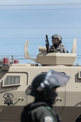 Bolivian president declares state of emergency amid blockade crisis EL ALTO, BOLIVIA - JUNE 20: Two soldiers controling one of the main highways that was unblocked after Bolivian President Rodrigo Paz declared a state of emergency following 50 days of blockades, in El Alto, Bolivia, on June 20, 2026. Jorge Mateo Romay Salinas Anadolu La Paz Bolivia. Editorial use only. Please get in touch for any other usage.  Copyright: x2026xAnadoluxJorgexMateoxRomayxSalinasx