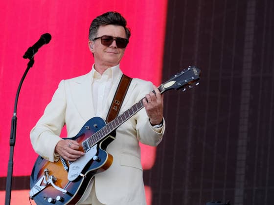 Rick Astley performs at the Isle of Wight festival in Newport, UK - 20 Jun 2026 English singer, songwriter, radio DJ and podcaster, Richard Paul Astley, known professionally as Rick Astley, performing live on stage at the Isle of Wight festival. His debut single Never Gonna Give You Up was a No. 1 hit in more than 25 countries, winning the 1988 Brit Award for Best British Single Newport United Kingdom Copyright: xDawnxFletcher-Parkx xSOPAxImagesx DSCF5265