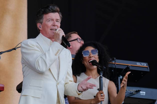 Rick Astley performs at the Isle of Wight festival in Newport, UK - 20 Jun 2026 English singer, songwriter, radio DJ and podcaster, Richard Paul Astley, known professionally as Rick Astley, performing live on stage with backing vocalist Lauren Johnson at the Isle of Wight festival. His debut single Never Gonna Give You Up was a No. 1 hit in more than 25 countries, winning the 1988 Brit Award for Best British Single Newport United Kingdom Copyright: xDawnxFletcher-Parkx xSOPAxImagesx DSCF5310