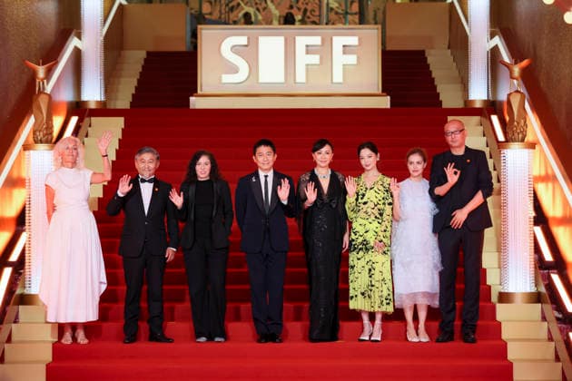 SHANGHAI, CHINA - JUNE 20: Jury members actor Tony Leung Chiu-wai and his wife Carina Lau Kar-ling, producer Dora Bouchoucha Fourati, director Guan Hu, director Aktan Abdykalykov, director-screenwriter Dea Kulumbegashvili, screenwriter Fernanda Valadez and actress Xin Zhilei arrive at the red carpet of the closing ceremony for the 28th Shanghai International Film Festival on June 20, 2026 in Shanghai, China.  Copyright: xVCGx 111649394342
