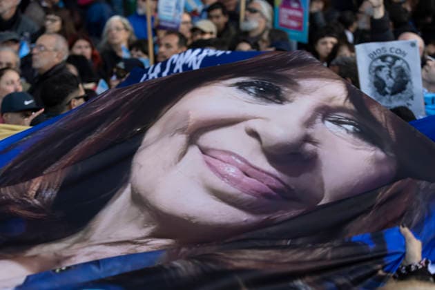 Argentina: March for Cristina Kirchner™s freedom A rally was held in Lezama Park calling for the release of former President Cristina Kirchner. The only speaker at the rally was her son, Maximo Kirchner. After the rally, the demonstrators marched to Cristina™s home, where she came out onto the balcony to greet them, in Buenos Aires, Argentina, on 20 June 2026. The former president is serving a six-year prison sentence in connection with the Vialidad case; she is serving her sentence under house arrest and is fitted with an electronic ankle tag. Buenos Aires Argentina Copyright: xImagoxImages EstebanxOsoriox _52A2732