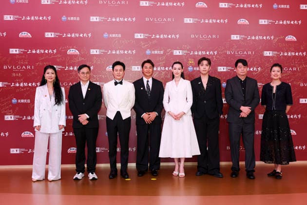 SHANGHAI, CHINA - JUNE 20: Actor Zhang Songwen and actress Isabella Leong arrive at the red carpet of the closing ceremony for the 28th Shanghai International Film Festival on June 20, 2026 in Shanghai, China.  Copyright: xVCGx 111649394657