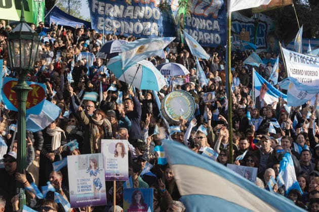 Argentina: March for Cristina Kirchner™s freedom A rally was held in Lezama Park calling for the release of former President Cristina Kirchner. The only speaker at the rally was her son, Maximo Kirchner. After the rally, the demonstrators marched to Cristina™s home, where she came out onto the balcony to greet them, in Buenos Aires, Argentina, on 20 June 2026. The former president is serving a six-year prison sentence in connection with the Vialidad case; she is serving her sentence under house arrest and is fitted with an electronic ankle tag. Buenos Aires Argentina Copyright: xImagoxImages EstebanxOsoriox _52A0790