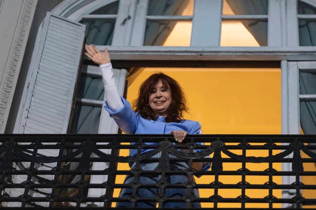 Argentina: March for Cristina Kirchner™s freedom A rally was held in Lezama Park calling for the release of former President Cristina Kirchner. The only speaker at the rally was her son, Maximo Kirchner. After the rally, the demonstrators marched to Cristina™s home, where she came out onto the balcony to greet them, in Buenos Aires, Argentina, on 20 June 2026. The former president is serving a six-year prison sentence in connection with the Vialidad case; she is serving her sentence under house arrest and is fitted with an electronic ankle tag. Buenos Aires Argentina Copyright: xImagoxImages EstebanxOsoriox _52A3844