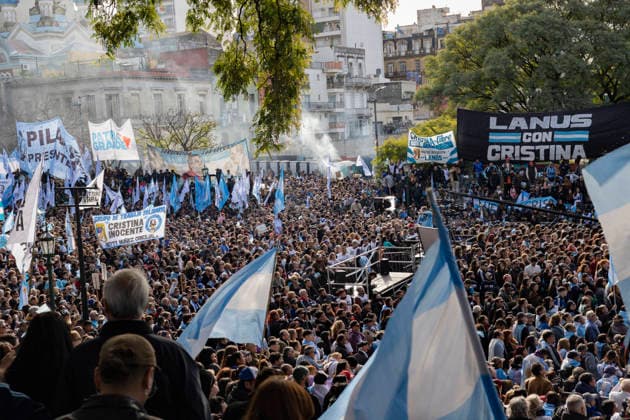 Argentina: March for Cristina Kirchner™s freedom A rally was held in Lezama Park calling for the release of former President Cristina Kirchner. The only speaker at the rally was her son, Maximo Kirchner. After the rally, the demonstrators marched to Cristina™s home, where she came out onto the balcony to greet them, in Buenos Aires, Argentina, on 20 June 2026. The former president is serving a six-year prison sentence in connection with the Vialidad case; she is serving her sentence under house arrest and is fitted with an electronic ankle tag. Buenos Aires Argentina Copyright: xImagoxImages EstebanxOsoriox _52A9529