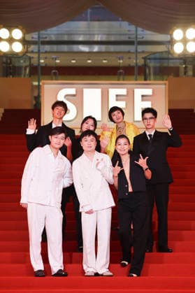 SHANGHAI, CHINA - JUNE 20: Actor Yin Fang and actress Li Xueqin arrive at the red carpet of the closing ceremony for the 28th Shanghai International Film Festival on June 20, 2026 in Shanghai, China.  Copyright: xVCGx 111649394370