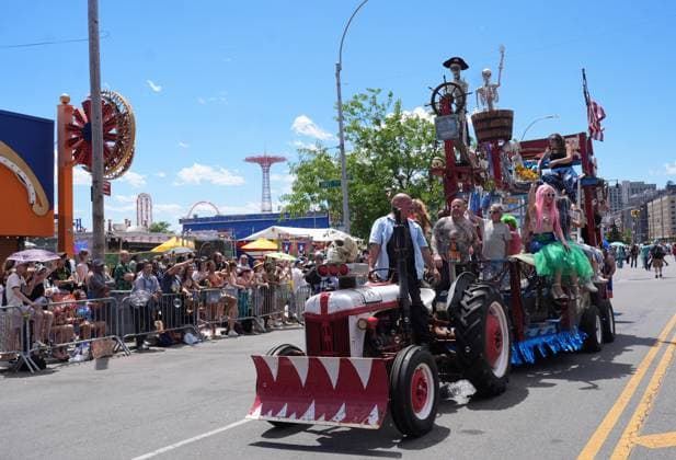 Mermaid Parade returns to Coney Island, drawing large crowds NEW YORK, UNITED STATES - JUNE 20: The annual Mermaid Parade returns to Surf Avenue in Coney Island, Brooklyn, bringing large crowds to the neighborhood in New York City, United States, on June 20, 2026. Selcuk Acar Anadolu New York United States. Editorial use only. Please get in touch for any other usage.  Copyright: x2026xAnadoluxSelcukxAcarx