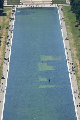 WASHINGTON, D.C. - JUNE 20: Workers clean the Lincoln Memorial Reflecting Pool as algae has bloomed in the pool after the $14 Million Dollar renovation on June 20, 2026 in Washington D.C. Copyright: xmpi34x