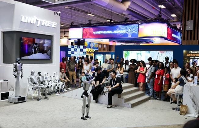 (260621) -- PARIS, June 21, 2026 -- People visit the booth of UniTree at VivaTech technology startups and innovation fair in Paris, France, June 20, 2026. The fair concluded in Paris on Saturday. ) FRANCE-PARIS-VIVATECH-FAIR WuxHuiwo 