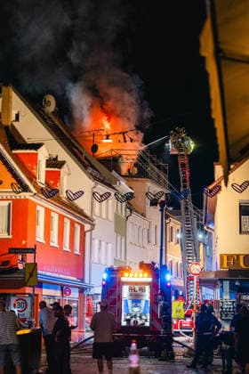 Blaulicht: Dachstuhlbrand in der Kanzleistrasse Reutlingen am 21.06.2026, Blaulicht: Dachstuhlbrand in der Kanzleistrasse Reutlingen am 21.06.2026, *** Emergency Copyright: xEibner-Pressefoto DimitrixDrofitx EP_ddh
