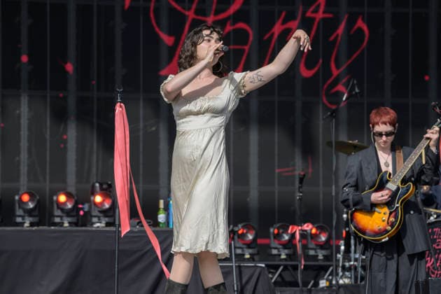 Musical Festival in Glasgow, UK - 20 Jun 2026 Abigail Morris and Lizzie Mayland of The Last Dinner Party perform live on stage at Glasgow Green. Glasgow United Kingdom Copyright: xStuartxWestwoodx xSOPAxImagesx SWESTWOOD58